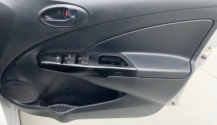 2015 Toyota Etios CROSS 1.2 G, Petrol, Manual, 31,089 km, Driver Side Door Panels Control