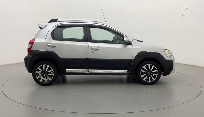 2015 Toyota Etios CROSS 1.2 G, Petrol, Manual, 31,089 km, Right Side