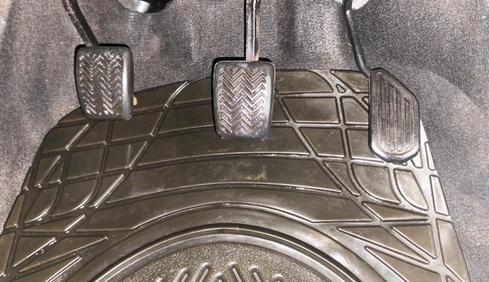 2015 Toyota Etios CROSS 1.2 G, Petrol, Manual, 31,089 km, Pedals