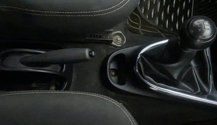 2015 Toyota Etios CROSS 1.2 G, Petrol, Manual, 31,089 km, Gear Lever