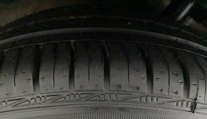 2015 Toyota Etios CROSS 1.2 G, Petrol, Manual, 31,089 km, Right Rear Tyre Tread