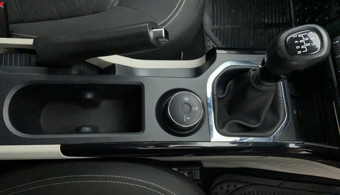 2021 Tata NEXON XZ 1.2, Petrol, Manual, 17,852 km, Gear Lever