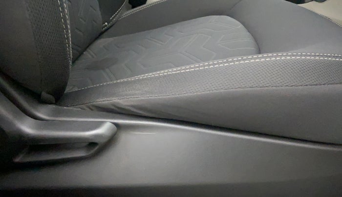 2021 Tata NEXON XZ 1.2, Petrol, Manual, 17,852 km, Driver Side Adjustment Panel