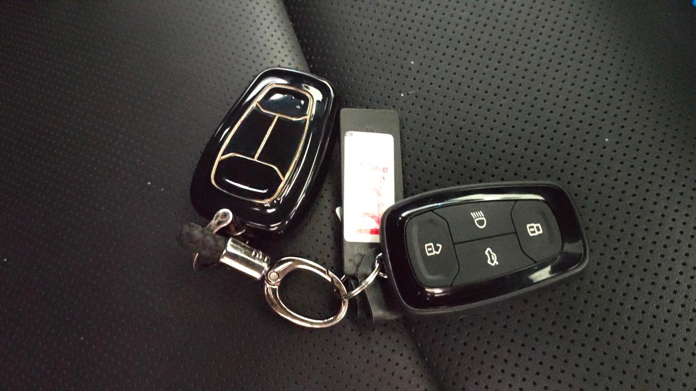 2024 Tata NEXON FEARLESS + SUNROOF DCA DUAL TONE 1.2 PETROL, Petrol, Automatic, 66,501 km, Key Close Up