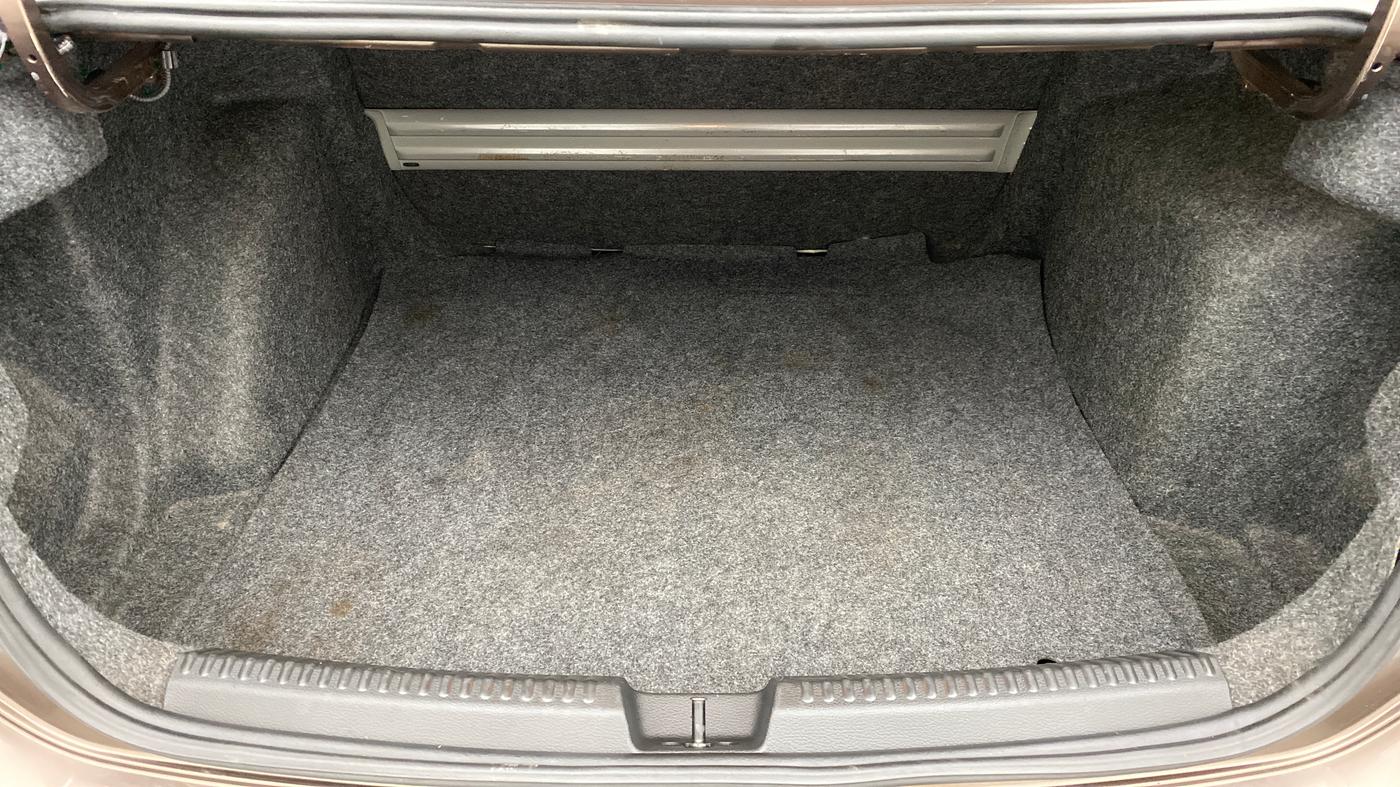 2015 Volkswagen Vento HIGHLINE DIESEL, Diesel, Manual, 85,009 km, Boot Inside