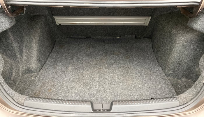 2015 Volkswagen Vento HIGHLINE DIESEL, Diesel, Manual, 85,009 km, Boot Inside