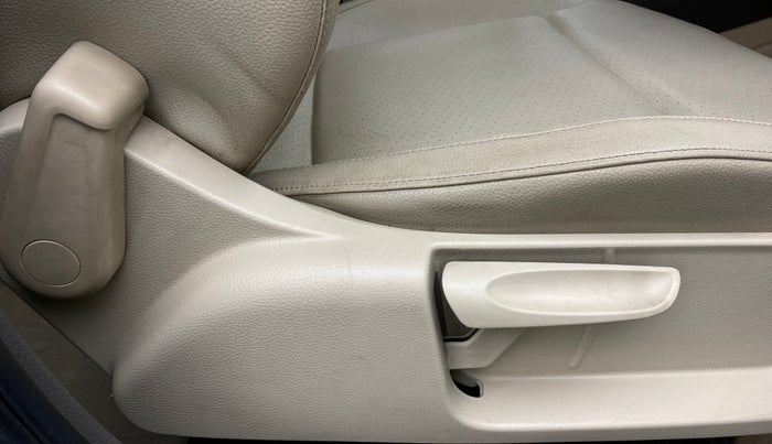 2015 Volkswagen Vento HIGHLINE DIESEL, Diesel, Manual, 85,009 km, Driver Side Adjustment Panel