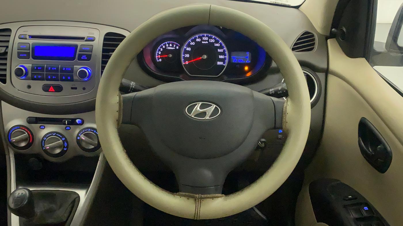 2015 Hyundai i10 MAGNA 1.1, Petrol, Manual, 22,343 km, Steering Wheel Close Up