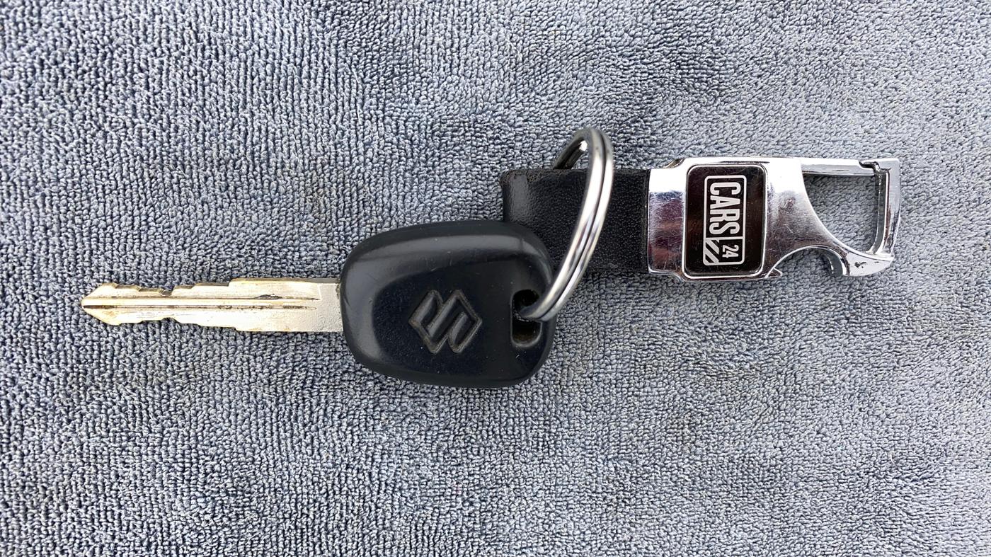 2018 Maruti Swift LXI, Petrol, Manual, 19,684 km, Key Close Up