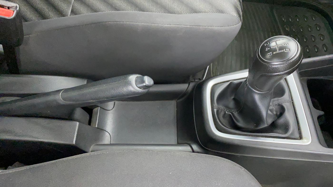 2018 Maruti Swift LXI, Petrol, Manual, 19,684 km, Gear Lever