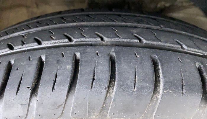 2018 Maruti Swift LXI, Petrol, Manual, 19,684 km, Right Front Tyre Tread