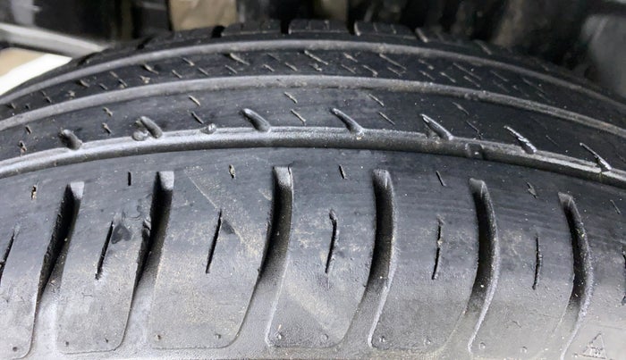 2018 Maruti Swift LXI, Petrol, Manual, 19,684 km, Right Rear Tyre Tread