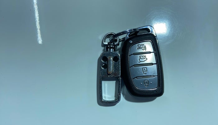 2021 Hyundai NEW I20 Asta 1.0 GDI Turbo IMT, Petrol, Manual, 41,240 km, Key Close Up