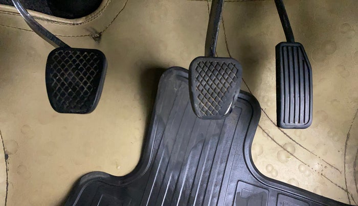 2017 Honda Amaze 1.2L I-VTEC E, CNG, Manual, 90,634 km, Pedals