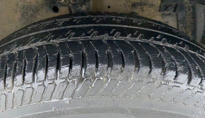 2014 Maruti Swift VXI, Petrol, Manual, 47,278 km, Right Front Tyre Tread
