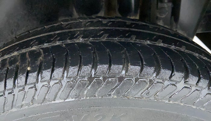 2014 Maruti Swift VXI, Petrol, Manual, 47,278 km, Left Rear Tyre Tread