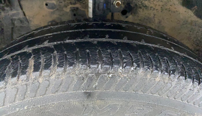 2014 Maruti Swift VXI, Petrol, Manual, 47,278 km, Left Front Tyre Tread