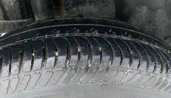 2014 Maruti Swift VXI, Petrol, Manual, 47,278 km, Right Rear Tyre Tread
