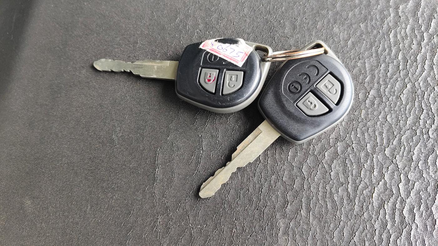 2022 Maruti Dzire VXI AMT, Petrol, Automatic, 23,164 km, Key Close Up