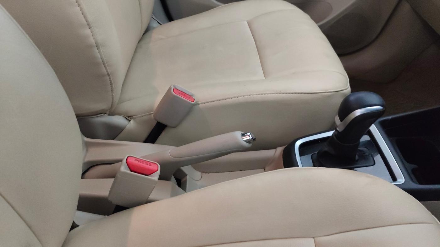2022 Maruti Dzire VXI AMT, Petrol, Automatic, 23,164 km, Gear Lever