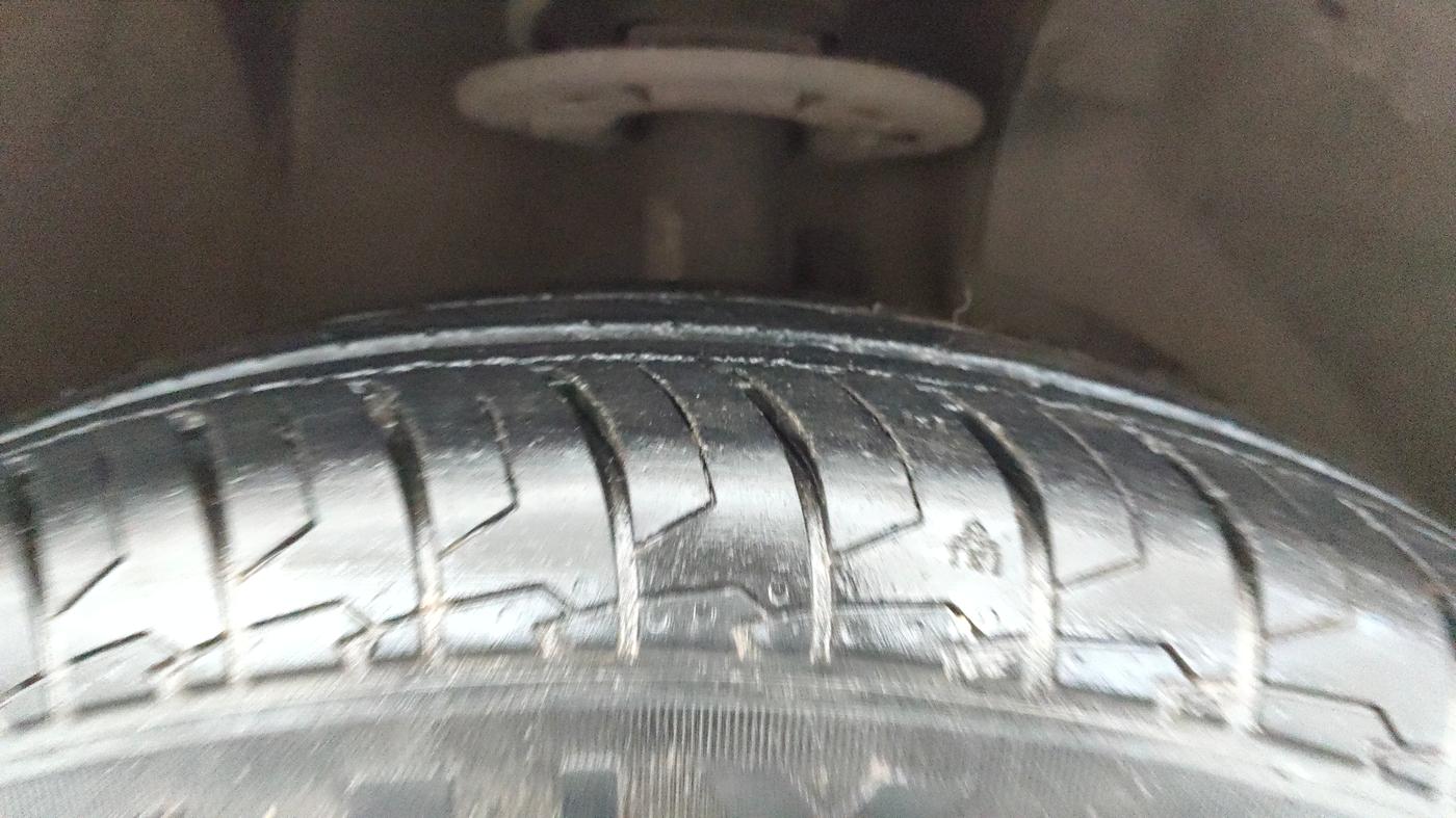 2022 Maruti Dzire VXI AMT, Petrol, Automatic, 23,164 km, Right Front Tyre Tread