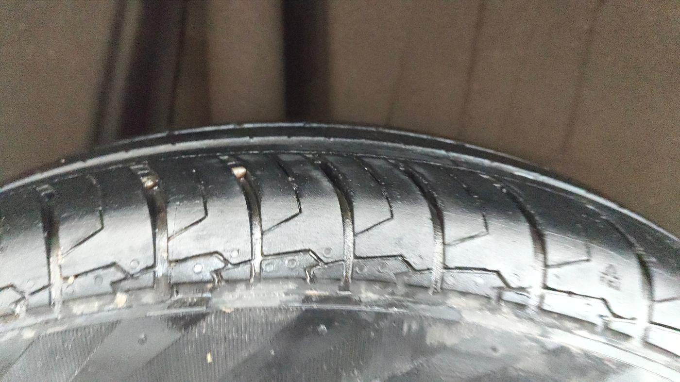 2022 Maruti Dzire VXI AMT, Petrol, Automatic, 23,164 km, Right Rear Tyre Tread