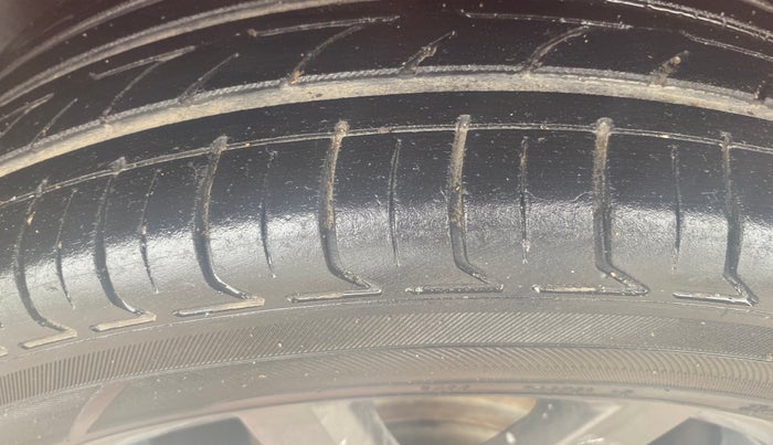 2020 Volkswagen Polo HIGHLINE PLUS 1.0, Petrol, Manual, 92,707 km, Right Rear Tyre Tread