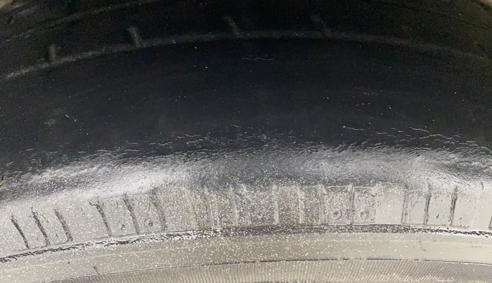 2015 Hyundai Elite i20 MAGNA 1.2, Petrol, Manual, 40,311 km, Right Rear Tyre Tread