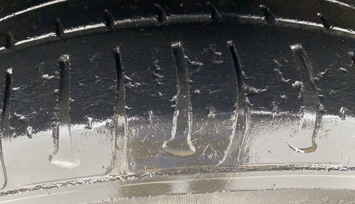 2015 Hyundai Elite i20 MAGNA 1.2, Petrol, Manual, 40,311 km, Left Front Tyre Tread