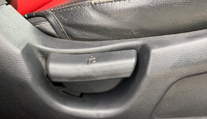 2015 Hyundai Elite i20 MAGNA 1.2, Petrol, Manual, 40,311 km, Driver Side Adjustment Panel