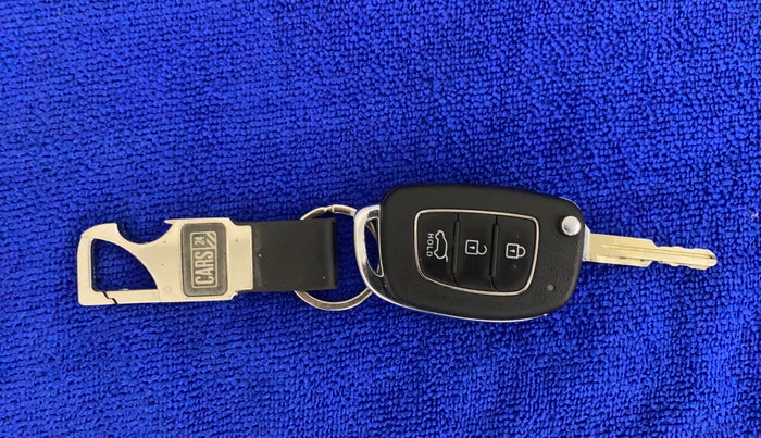 2021 Hyundai VENUE SX 1.0 TURBO IMT, Petrol, Manual, 13,101 km, Key Close Up