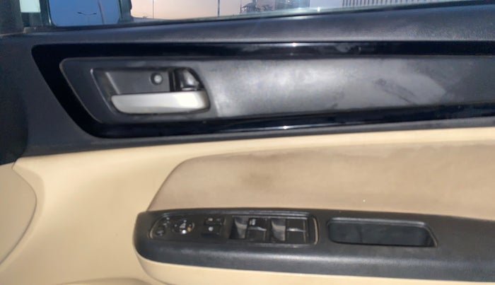 2020 Honda Amaze 1.2L I-VTEC S, CNG, Manual, 85,294 km, Driver Side Door Panels Control