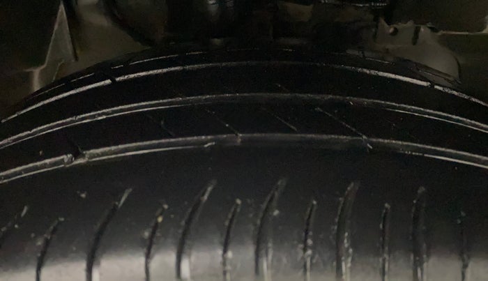 2018 Tata NEXON XZ DIESEL, Diesel, Manual, 1,07,390 km, Right Front Tyre Tread