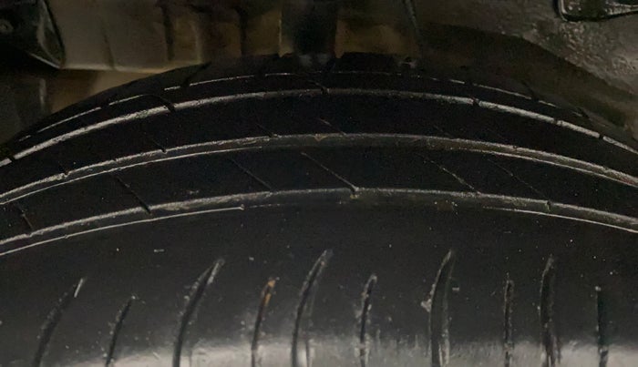2018 Tata NEXON XZ DIESEL, Diesel, Manual, 1,07,390 km, Right Rear Tyre Tread