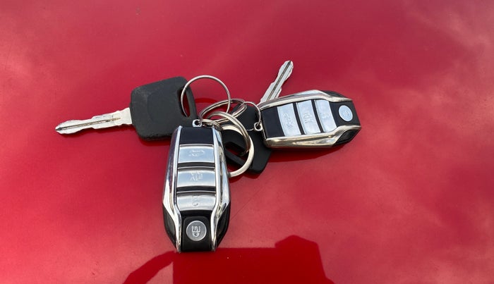 2024 Nissan MAGNITE XE, Petrol, Manual, 21,968 km, Key Close Up