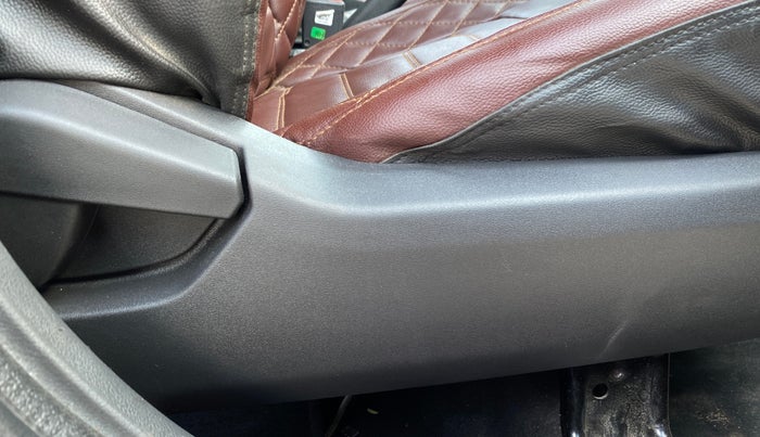 2024 Nissan MAGNITE XE, Petrol, Manual, 21,968 km, Driver Side Adjustment Panel