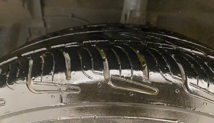 2014 Maruti Swift ZXI, Petrol, Manual, 78,007 km, Left Front Tyre Tread