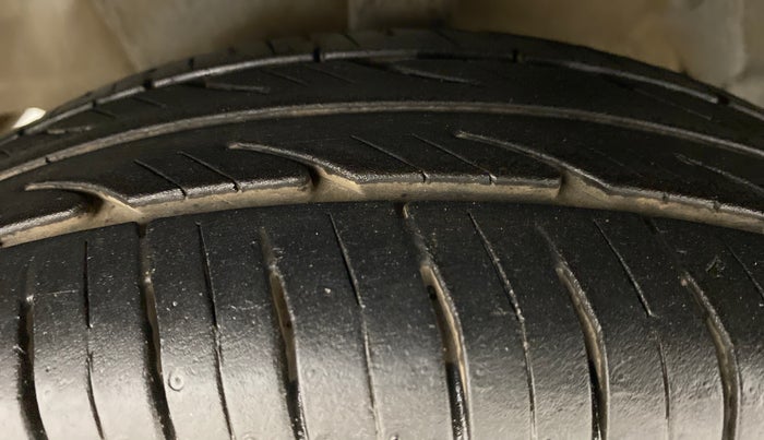 2012 Hyundai Eon ERA PLUS, Petrol, Manual, 59,110 km, Left Front Tyre Tread