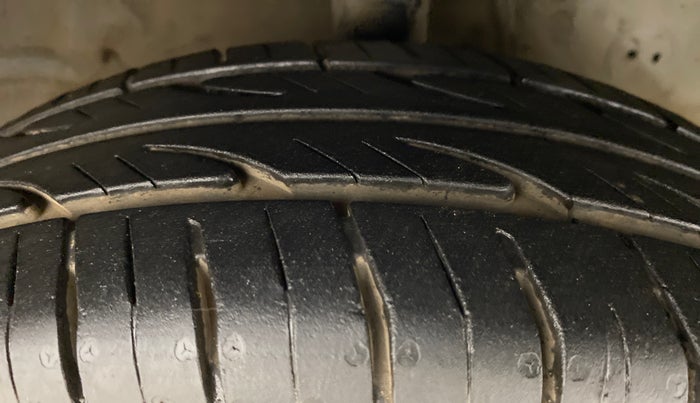 2012 Hyundai Eon ERA PLUS, Petrol, Manual, 59,110 km, Right Front Tyre Tread