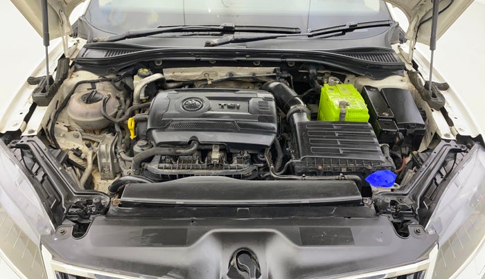 2016 Skoda Superb STYLE 1.8 TSI MT, Petrol, Manual, 48,474 km, Engine View