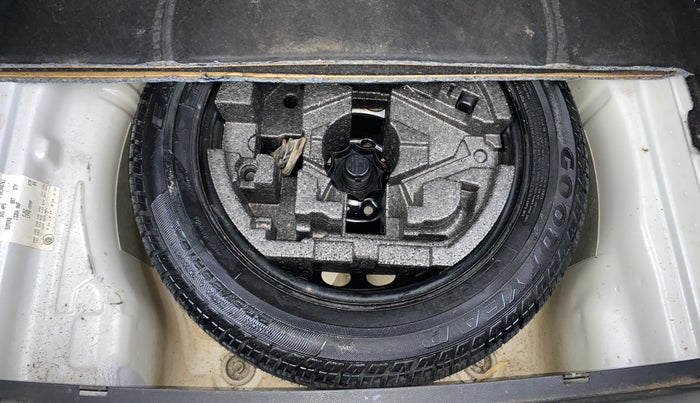 2016 Skoda Superb STYLE 1.8 TSI MT, Petrol, Manual, 48,474 km, Spare Tyre