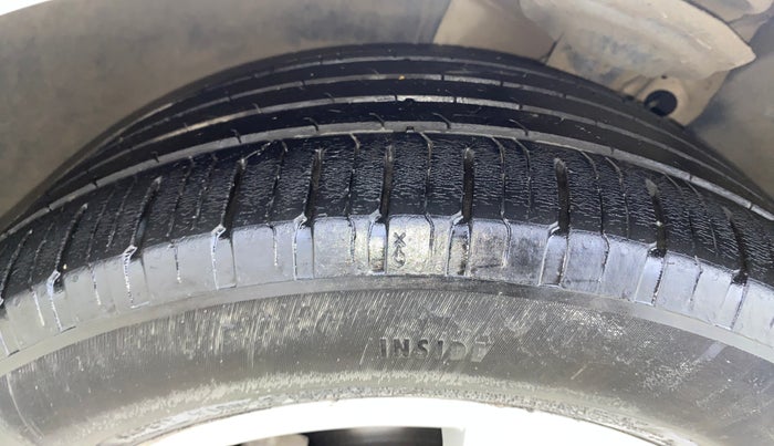 2016 Skoda Superb STYLE 1.8 TSI MT, Petrol, Manual, 48,474 km, Left Front Tyre Tread