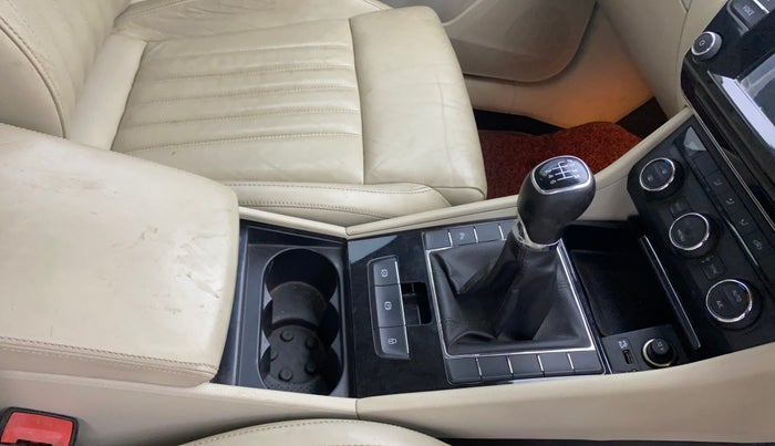 2016 Skoda Superb STYLE 1.8 TSI MT, Petrol, Manual, 48,474 km, Gear Lever