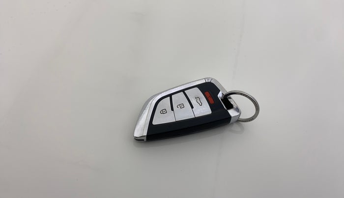 2016 Skoda Superb STYLE 1.8 TSI MT, Petrol, Manual, 48,474 km, Key Close Up