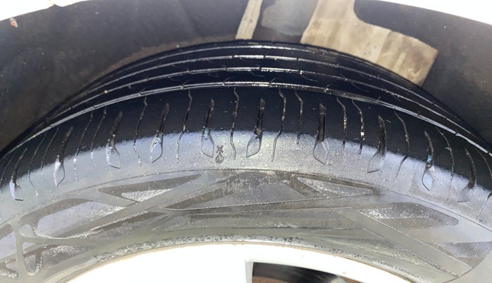 2016 Skoda Superb STYLE 1.8 TSI MT, Petrol, Manual, 48,474 km, Right Rear Tyre Tread