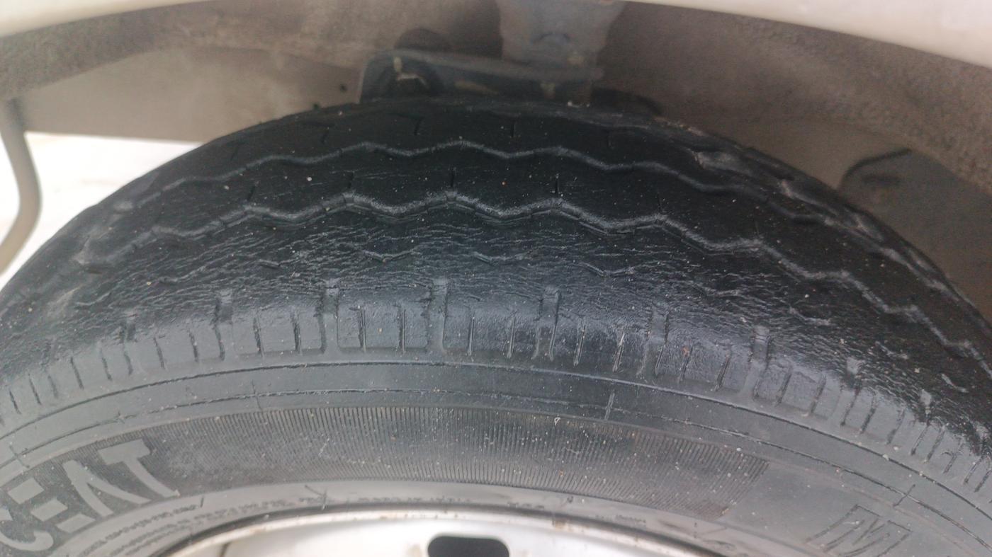 2020 Maruti Eeco 5 STR WITH A/C+HTR, Petrol, Manual, 21,536 km, Left Front Tyre Tread