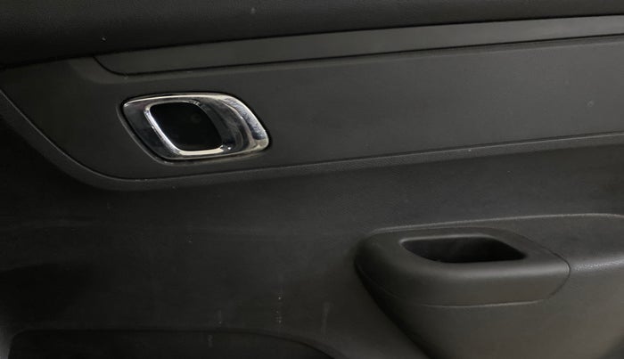 2019 Renault Kwid RXT 1.0 (O), Petrol, Manual, 50,718 km, Driver Side Door Panels Control