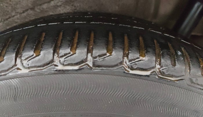 2016 Maruti Wagon R 1.0 VXI AMT, Petrol, Automatic, 51,347 km, Left Rear Tyre Tread