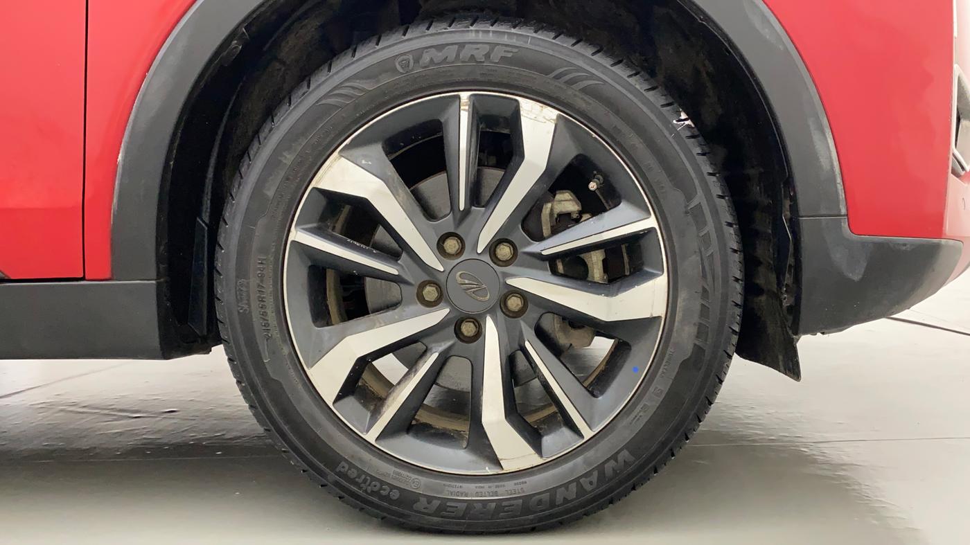 2019 Mahindra XUV300 W8(O) 1.2 PETROL DUAL TONE, Petrol, Manual, 14,483 km, Right Front Wheel