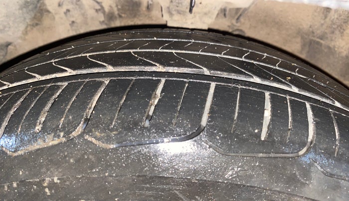 2014 Hyundai Verna FLUIDIC 1.4 VTVT CX, Petrol, Manual, 60,889 km, Left Front Tyre Tread